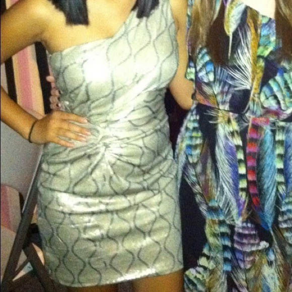 Love Reign Sparkly Sequined One-Shoulder Party Dress - Picture 5 of 5